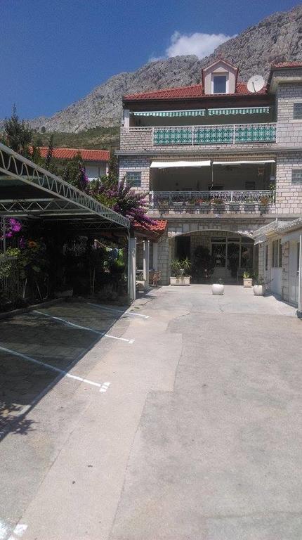 Apartment Danka Omiš Eksteriør bilde